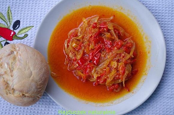 Peperonata - przepis na danie z papryki, cebli i pomidorów