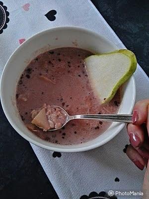 Owsianka z gruszką i czekoladą