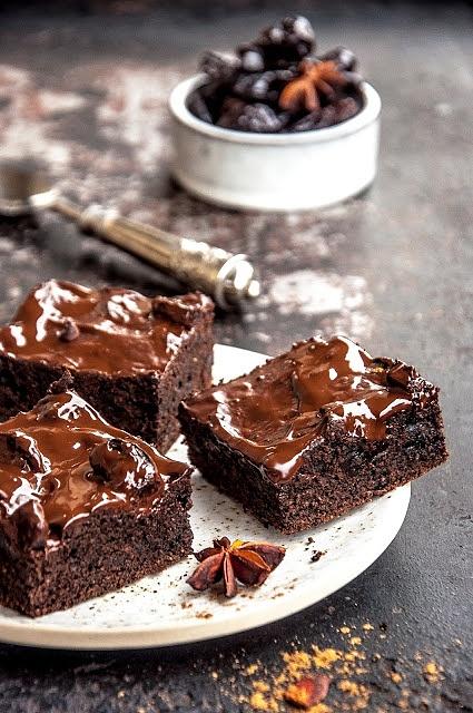 Piernikowe brownie ze śliwką
