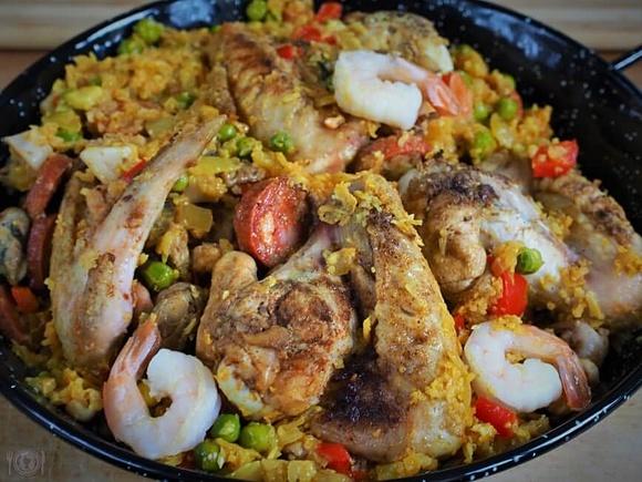 Keto paella mixta paleo low carb z ryżem z kalafiora