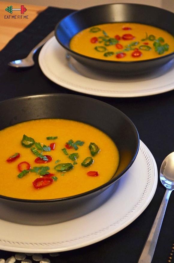 Hot zupa dyniowo-marchewkowa krem aromatyczny na chłodne dni