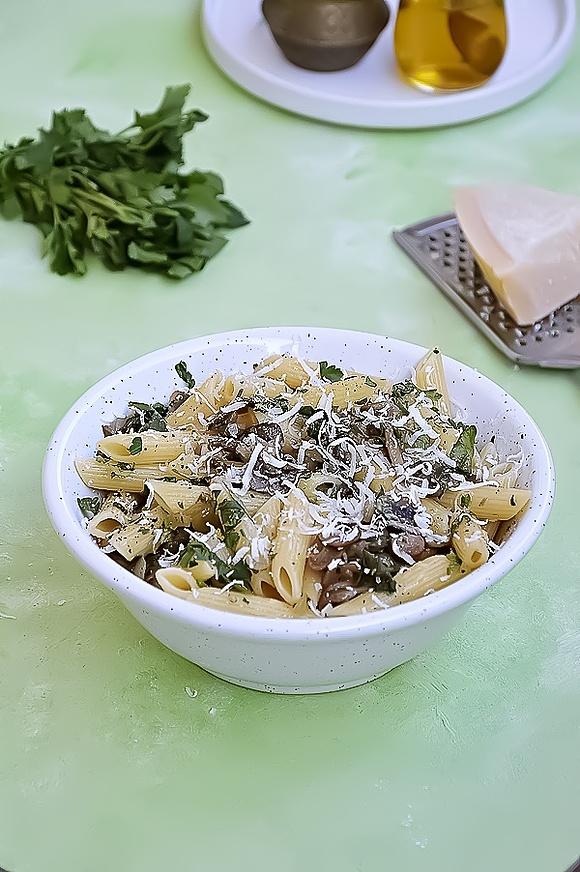 Makaron z pieczarkami i Grana Padano