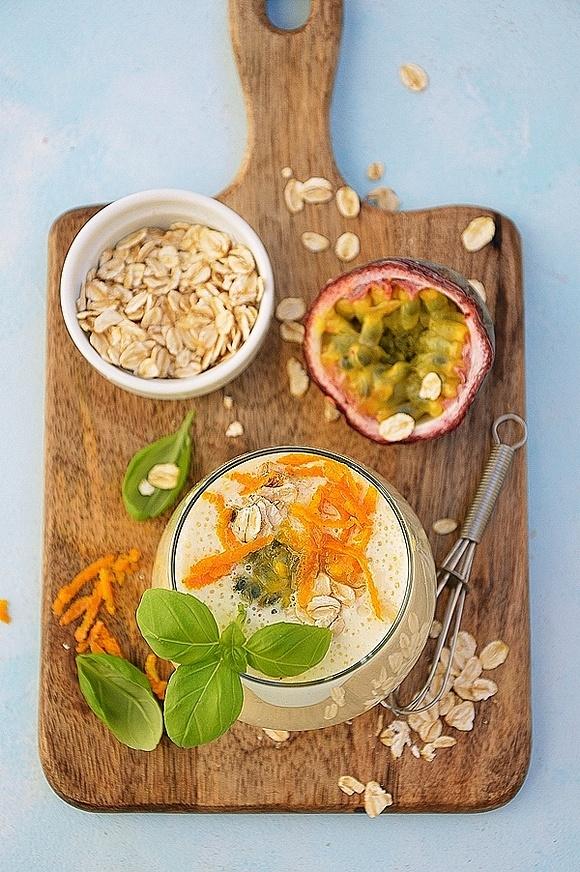 Koktajl pomarańczowy z bananem i marakują
