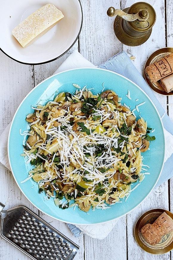 Makaron z pieczarkami, cukinią i parmezanem