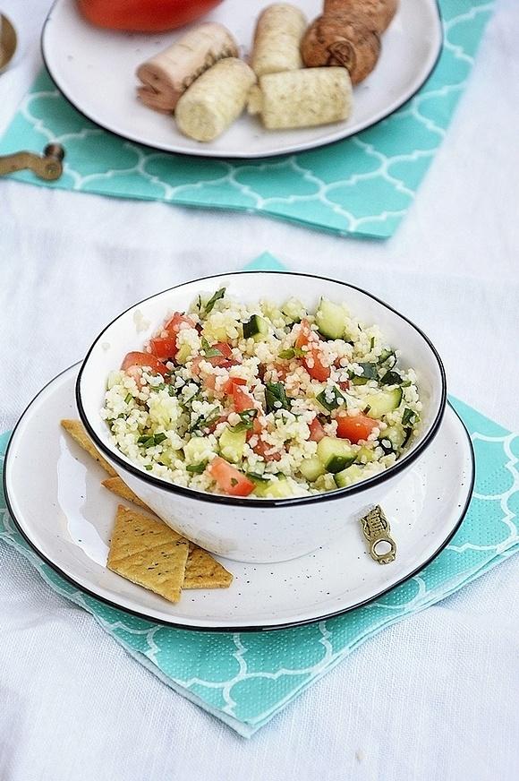 Tabbouleh sałatka z pietruszką i pomidorami