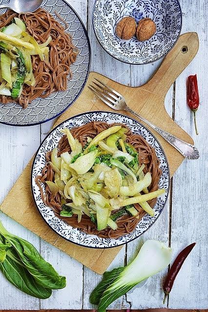 Makaron soba z pak choi i fasolką szparagową