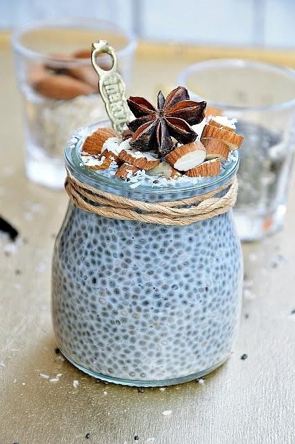 Chia pudding kokosowo-migdałowy