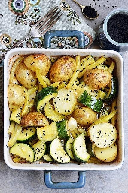 Pieczone warzywa z czarnuszką i czosnkiem