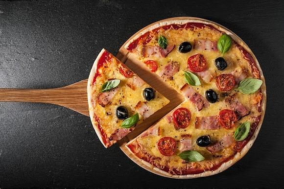 Pizza z boczkiem