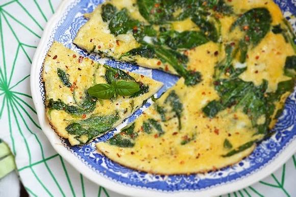 Frittata ze szpinakiem i czosnkiem