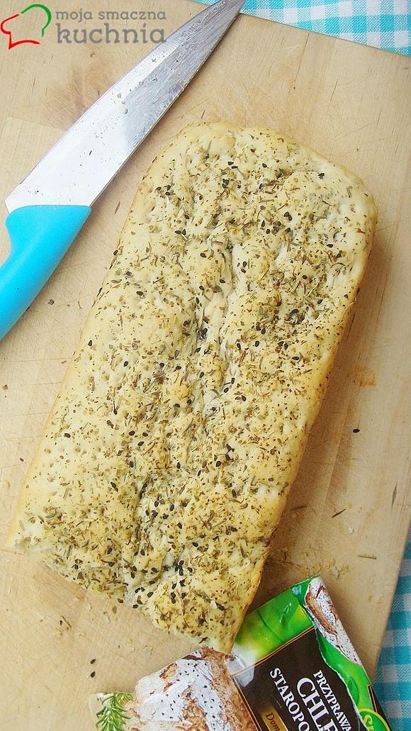 Focaccia z czarnuszką i majerankiem - pomysł na urozmaicenie śniadań