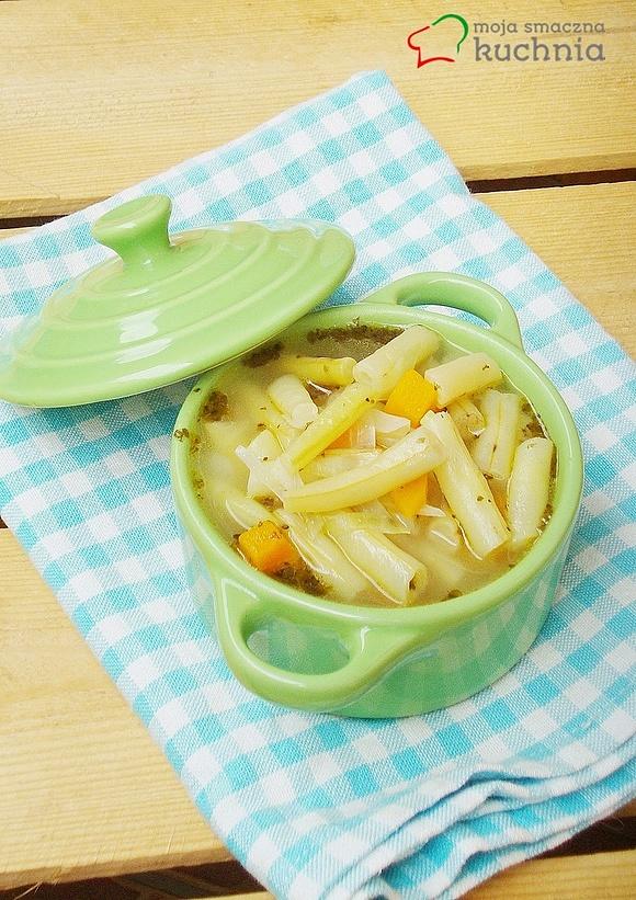 Zupa z żółtą fasolką szparagową