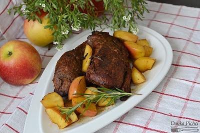 Pieczeń wieprzowa z jabłkami