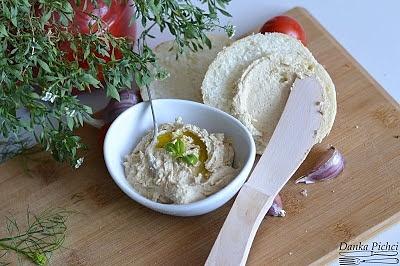 Domowy hummus