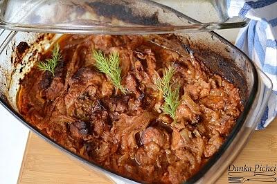 Łopatka duszona w cebuli i czosnku