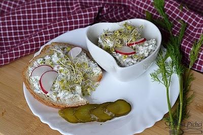 Twarogowa pasta z ogórkiem kiszonym