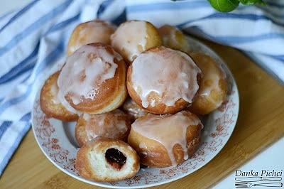 Pączki na wodzie gazowanej - przepis na pyszne ciasto drożdżowe