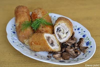 Roladki schabowe z pieczarkami i serem