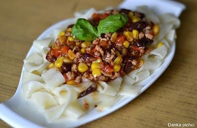 Makaron tagliatelle z ostroym sosem