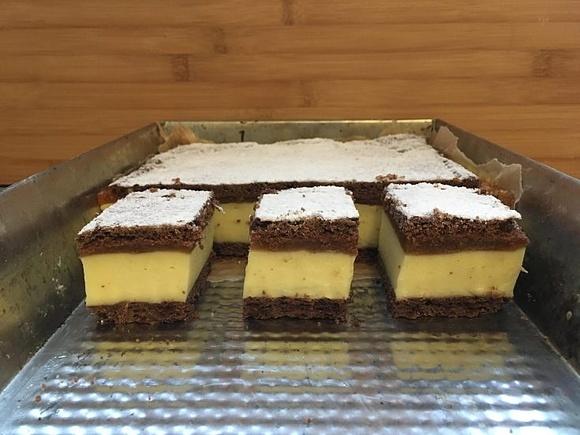 Ciasto Kasieńka z kremem budyniowym i dżemem