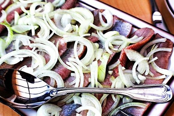 Śledzie w śmietanie