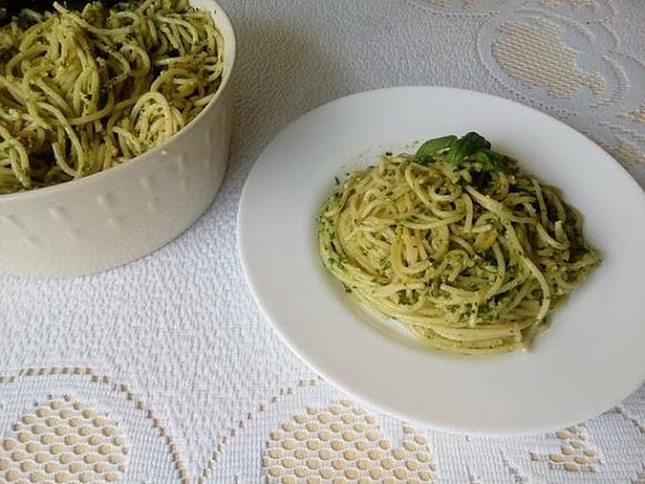 Spaghetti z pietruszkowym pesto