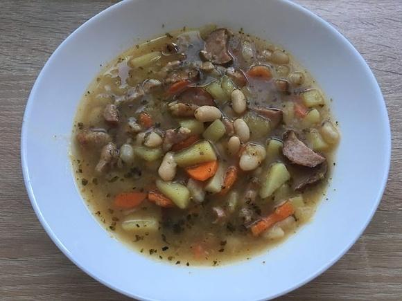 Szybka zupa fasolowa
