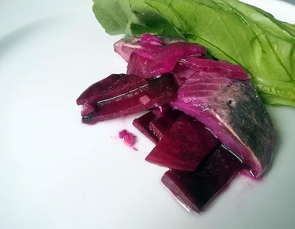 Śledzie z kiszonymi burakami