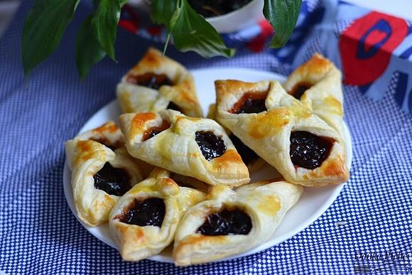 Ciastka z ciasta francuskiego z powidłami
