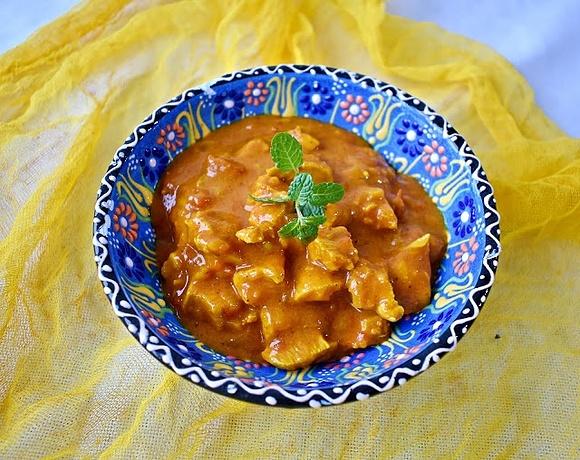 Curry z kurczakiem i pomidorami na mleczku kokosowym