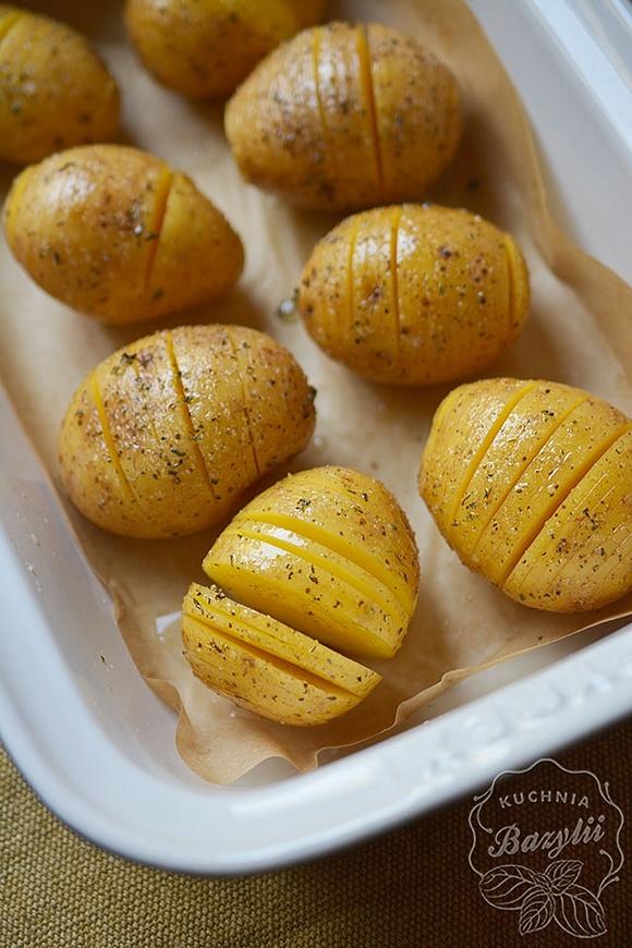 Pieczone ziemniaki Hasselback