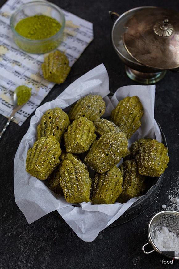 Magdalenki z zieloną herbatą matcha