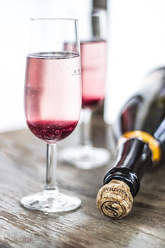 Kir Royal - francuski aperitif z wina i creme de cassis