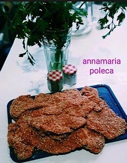 Filet z kurczaka w panierce paprykowo-sezamowej z sosem sezamowym