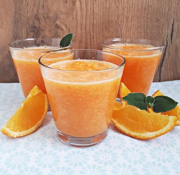 Smoothie marchewkowo-pomarańczowe