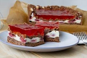 Ciasto styropian z truskawkami na kruchym cieście