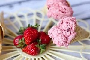 Lody truskawkowe domowe z naturalnych składników