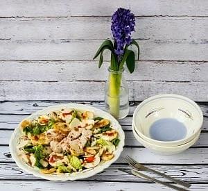 Caesar salad - przepis na sałatkę z kurczakiem i anchovies