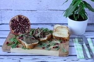 Smażona wątróbka kacza na toście z chałki