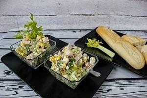 Waldorf salad - sałatka z owoców, orzechów i selera