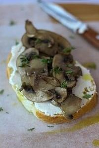 Bruschetta z pieczarkami i serem ricotta
