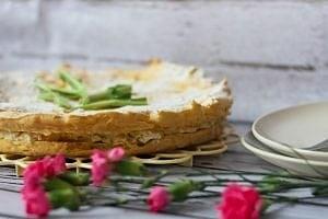 Tort eklerkowy z kremem rabarbarowym