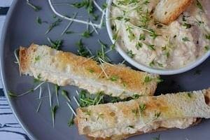 Pasta jajeczna z tuńczykiem i rzeżuchą