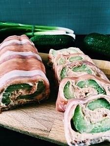 Zimna przekąska z ogórka i szynki parmeńskiej