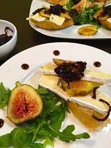 Figs and cheese sandwiches starter
