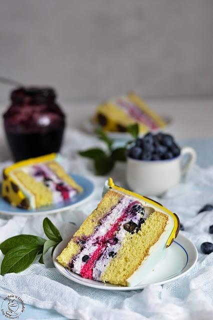 Tort migdałowo jagodowy
