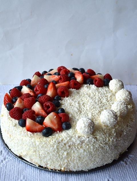 Tort kokosowo-malinowy