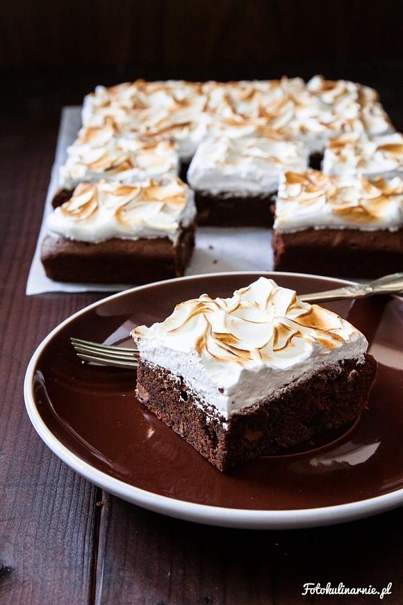 Brownie czekoladowe z bezą włoską