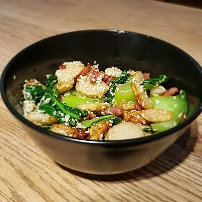 Pak choi z kasztanami wodnymi