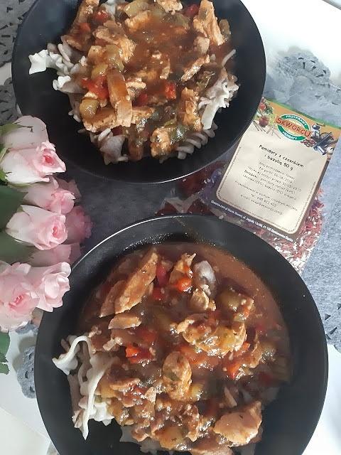 Gulasz ze schabu z cukinią